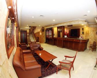 Le Marly Hotel Beirut - Beirut - Front desk