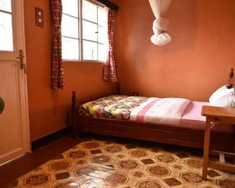 Room in B&B - Amahoro Guest House - Double Room With Private Shower Room - Ruhengeri - Bedroom