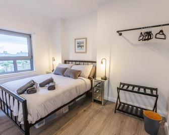 St. Edwards Hill, Modern, Light and Bright Beautifully Renovated St. Edwards Hill House - Sligo - Bedroom