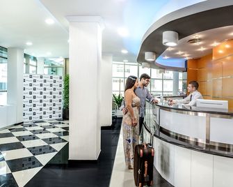 هوتل آر إتش خيخون - غانديا - أفضل طعام