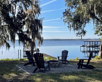 Newly built, charming cozy and quiet river home - Palatka - Patio