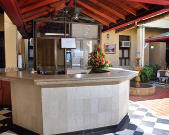 Hotel Bahia Blanca Santa Marta Frente al Mar - Gaira - Recepción