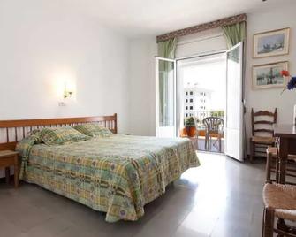 Hostal Montaña - San Antonio de Portmany - Habitación