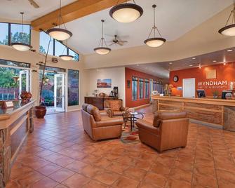 Desert Resort perfect for Hiking Cathedral Rock with access to outdoor pool and hot tub - Sedona - Front desk