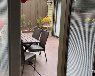 Cozy Cottage in the Heart of San Diego, close to Airport, Liberty Station - سان دييغو - شرفة