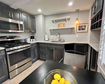 Cozy Downtown Burlingame Apt. | Easy Parking | 1/1 - Burlingame - Küche