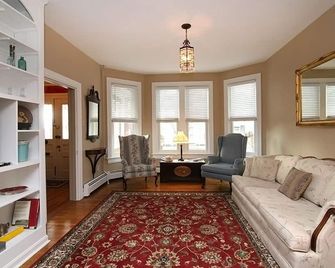 Culp House: Ideal Location, Historic Gettysburg! Can Rent With The Cricket House - Gettysburg - Living room