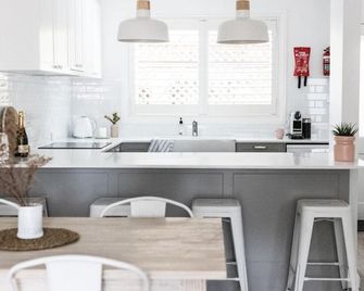 Austinmer On The Beach (House 2) - Austinmer - Kitchen