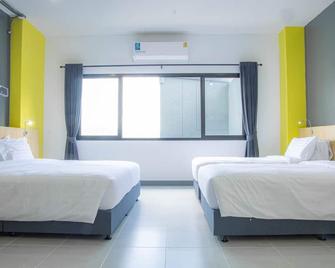 Ezyinn - Nakhon Sawan - Bedroom