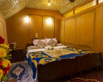 New Bombay Heritage Group of Houseboats - Srinagar - Quarto