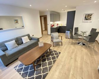 Roomspace Serviced Apartments - Harvest Lane - Thames Ditton - Stue
