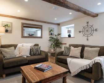 Beautiful Cotswold Holiday Home - The Puzzle House - Moreton-in-Marsh - Living room