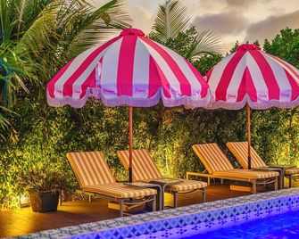 Privada Stays - Private Pools & Colorful-Chic Boutique Hotel - Noord