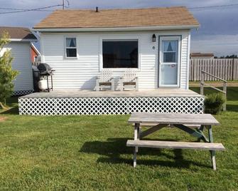 Schurmans Shore Waterfront Cottage #7 - Summerside - Patio