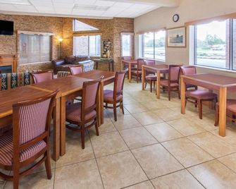 Days Inn by Wyndham Sault Ste Marie MI - Sault Sainte Marie - Ресторан