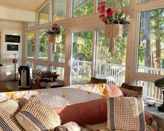 Bright & Spacious Chalet on Lake Huron - Private - South Bruce Peninsula