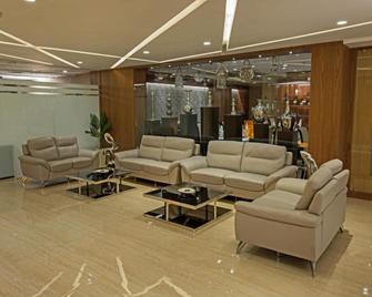 M crown Hotel - Shillong - Lounge