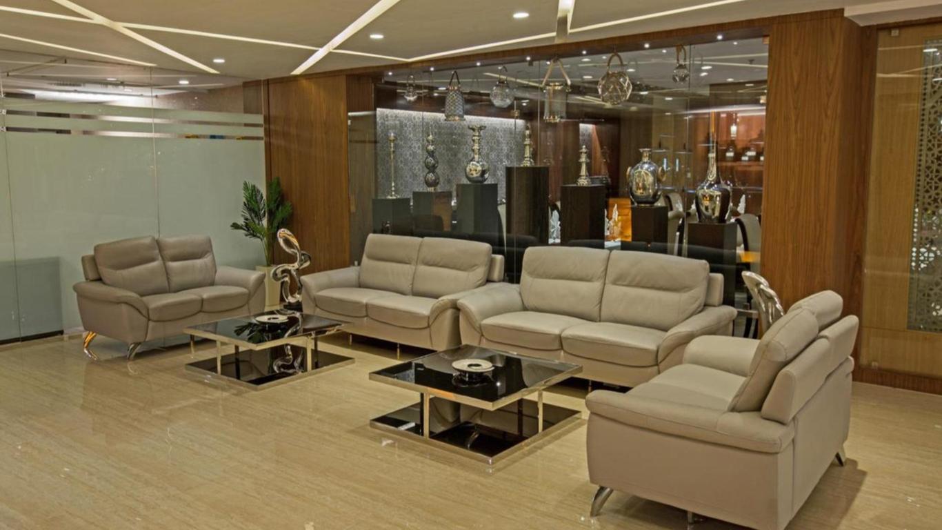 M crown Hotel