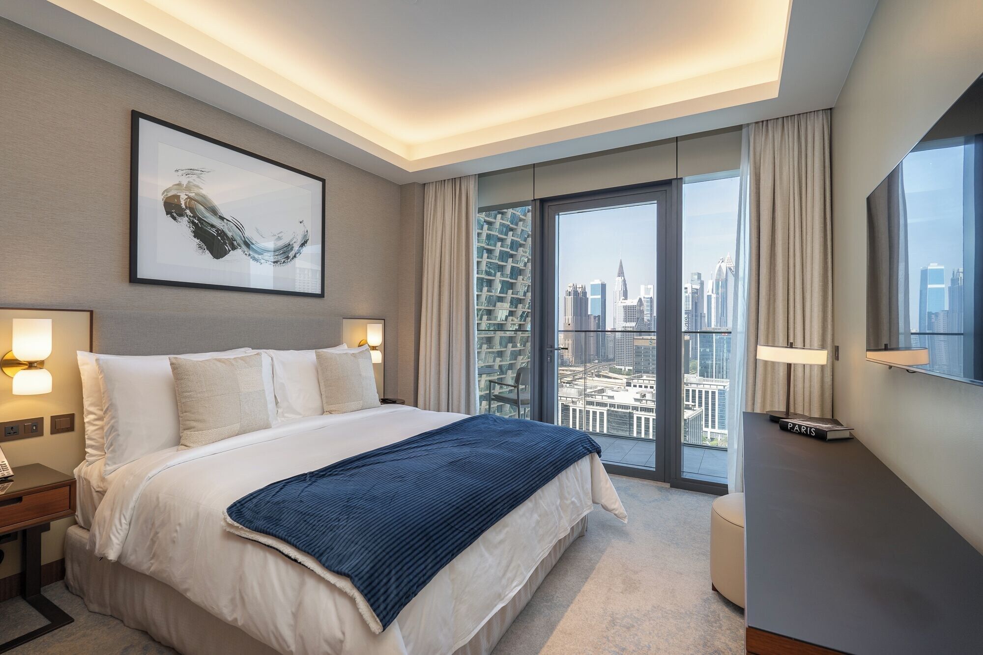 Address Residences Dubai Opera - Burj Khalifa City Views 1, 2, & 3-Bedroom Apartment 1 minute walk to Burj Khalifa, Dubai Mall, Dubai Fountain by Heaven Crest - דובאי - חדר שינה