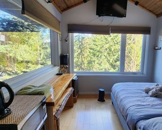Madeira Park Oceanview Suites - Madeira Park