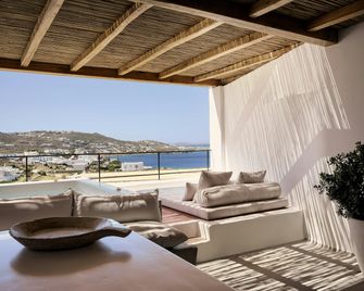 Boheme Mykonos Town - Small Luxury Hotels of the World - מיקונוס - מרפסת