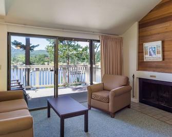 Cozy Harborside Stay | Secluded Orcas Island Getaway- Harborside 2350 - Eastsound - Вітальня
