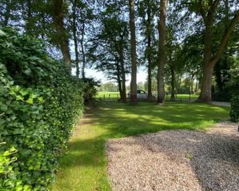 Prachtig Huisje Met Grote Tuin Op De Vel - Vaassen