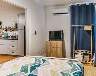 'The Pantone Penthouse' - 1B/1B - Nicoma Park - Bedroom