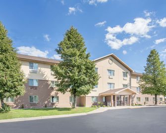 Baymont by Wyndham Holland - Holland - Building