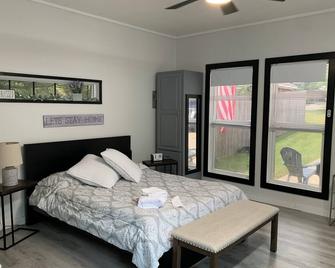 Adorable 1-Bedroom Guesthouse in Spanish Fort - Spanish Fort - Bedroom