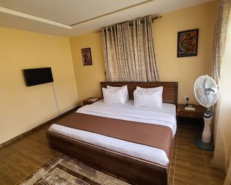 Modupeore Apartments - Ibadan - Bedroom