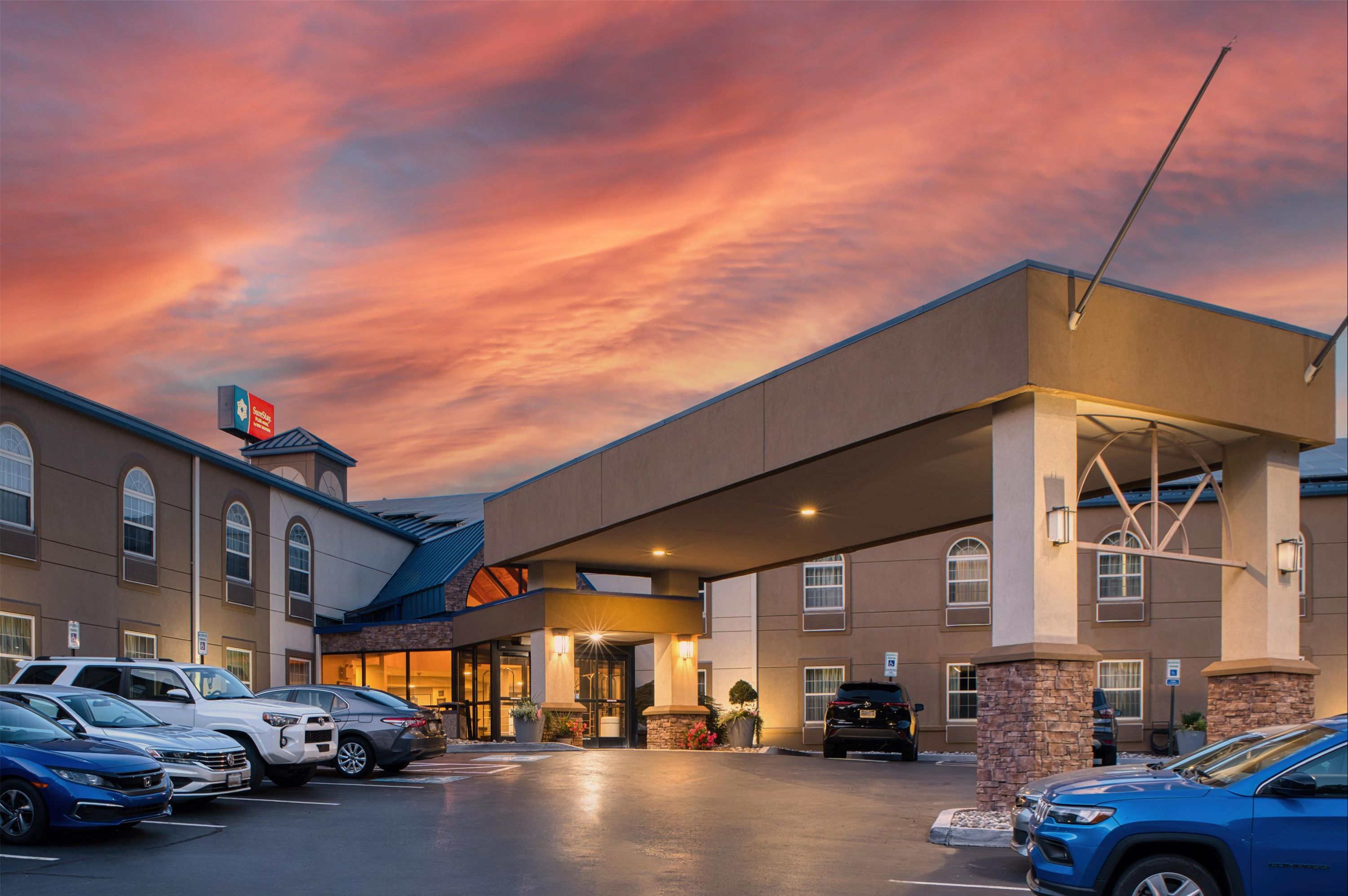 SureStay Plus by Best Western Elizabethtown Lancaster - Elizabethtown - Building