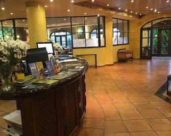 Hotel Comillas - Comillas - Vestíbul