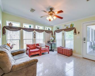 Equestrian Estate with Over 100 Mi Horse Trails - Lecanto - Sala de estar