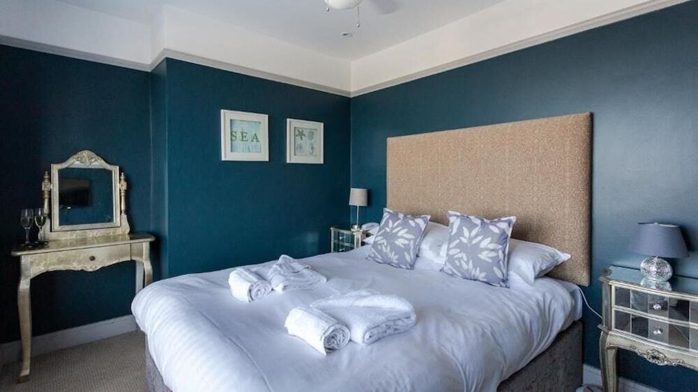 Crescent Victoria Hotel