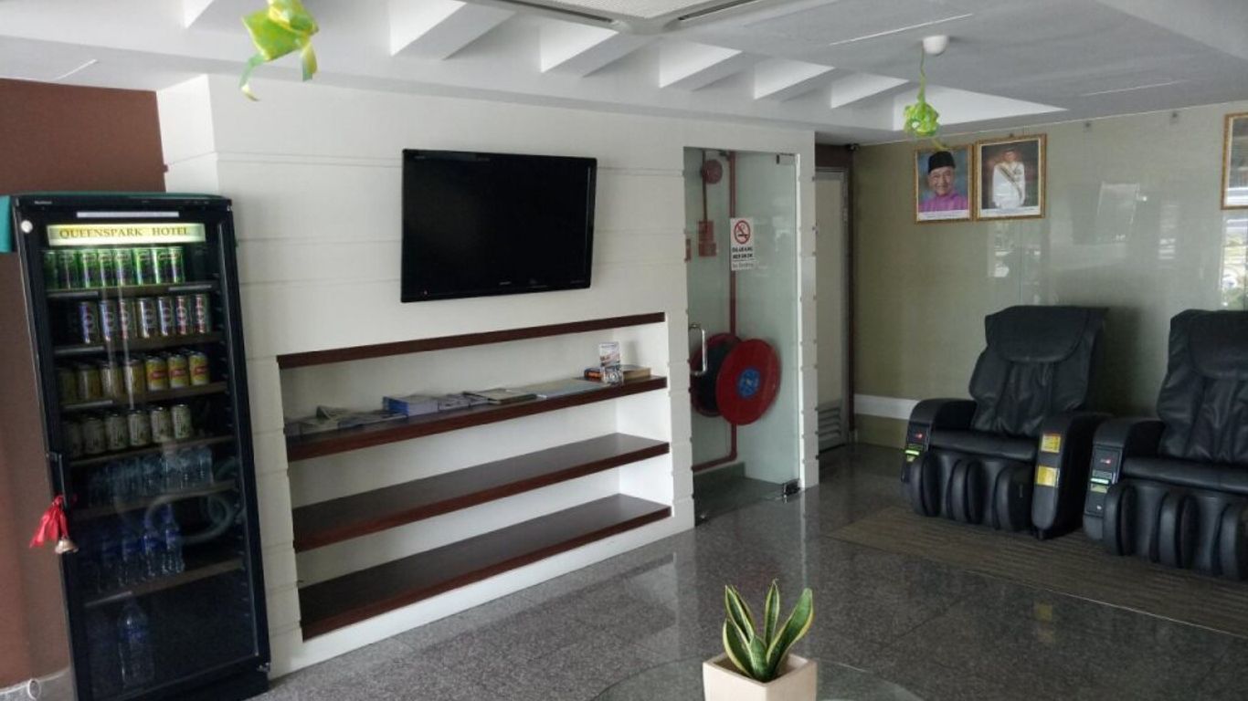 Queenspark Lovita Hotel