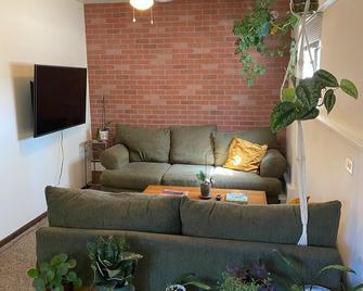 Adventurer's Paradise Close to Boulder/Denver - Lafayette - Living room