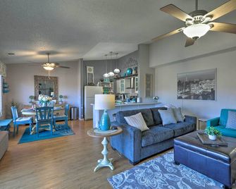 Flagstaff Condo 1 Mi to Golfing & Hiking! - Flagstaff - Living room