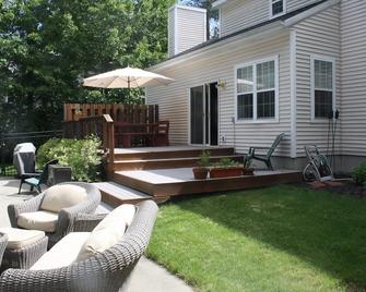 Nice family house just minutes from race track!! - Ballston Spa - Patio