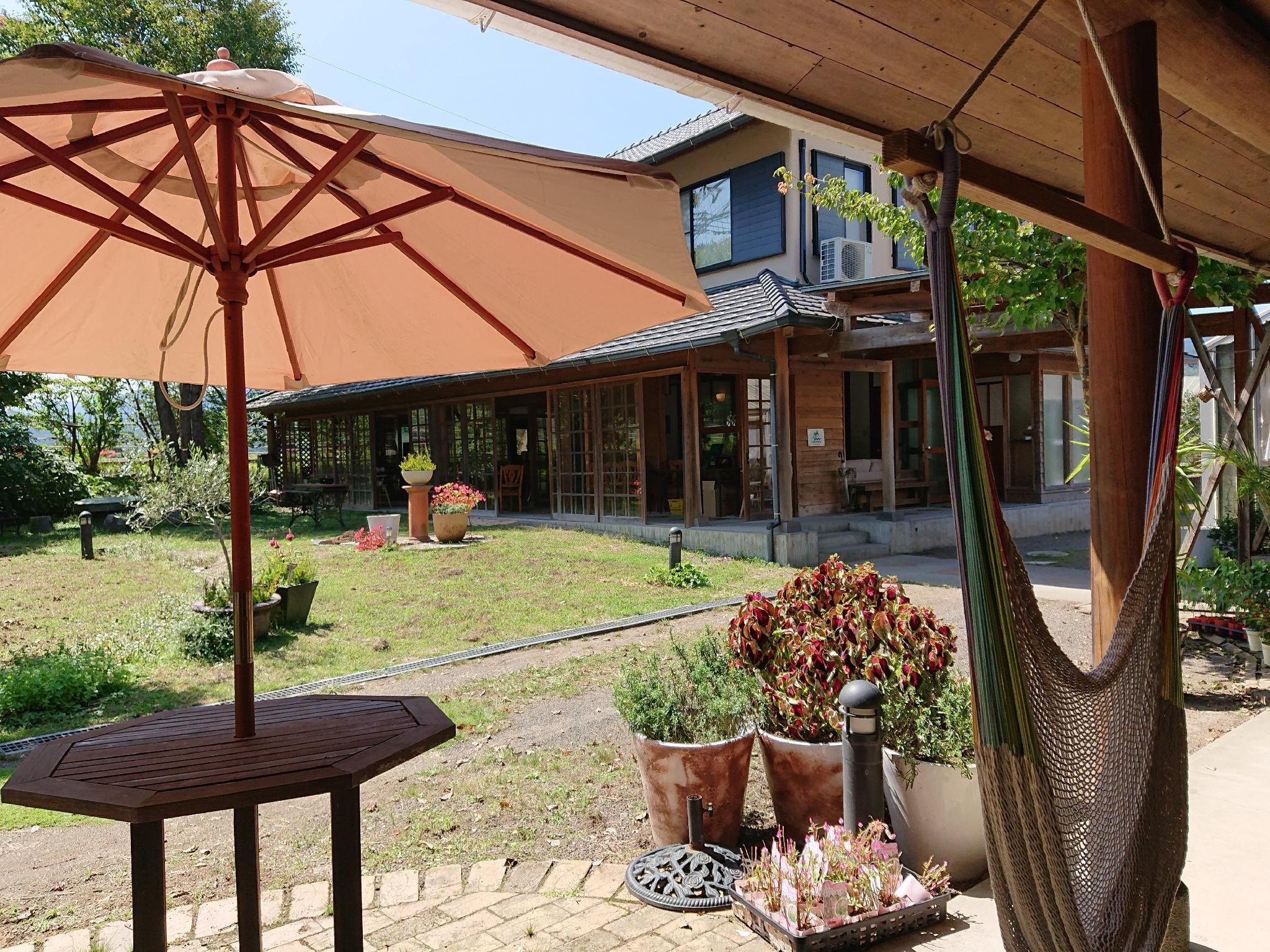 يوفوين فلورا هاوس