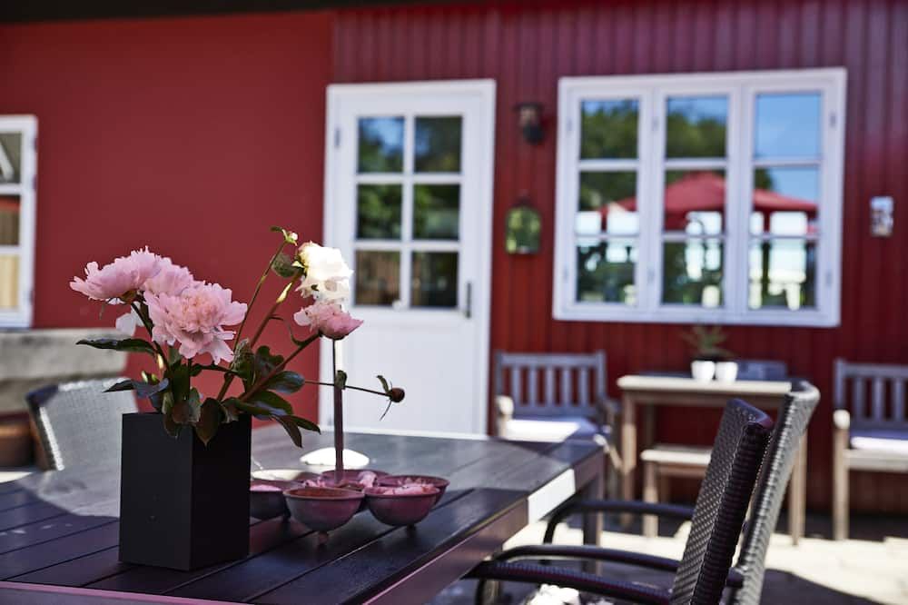 روزينجاردن هوستل