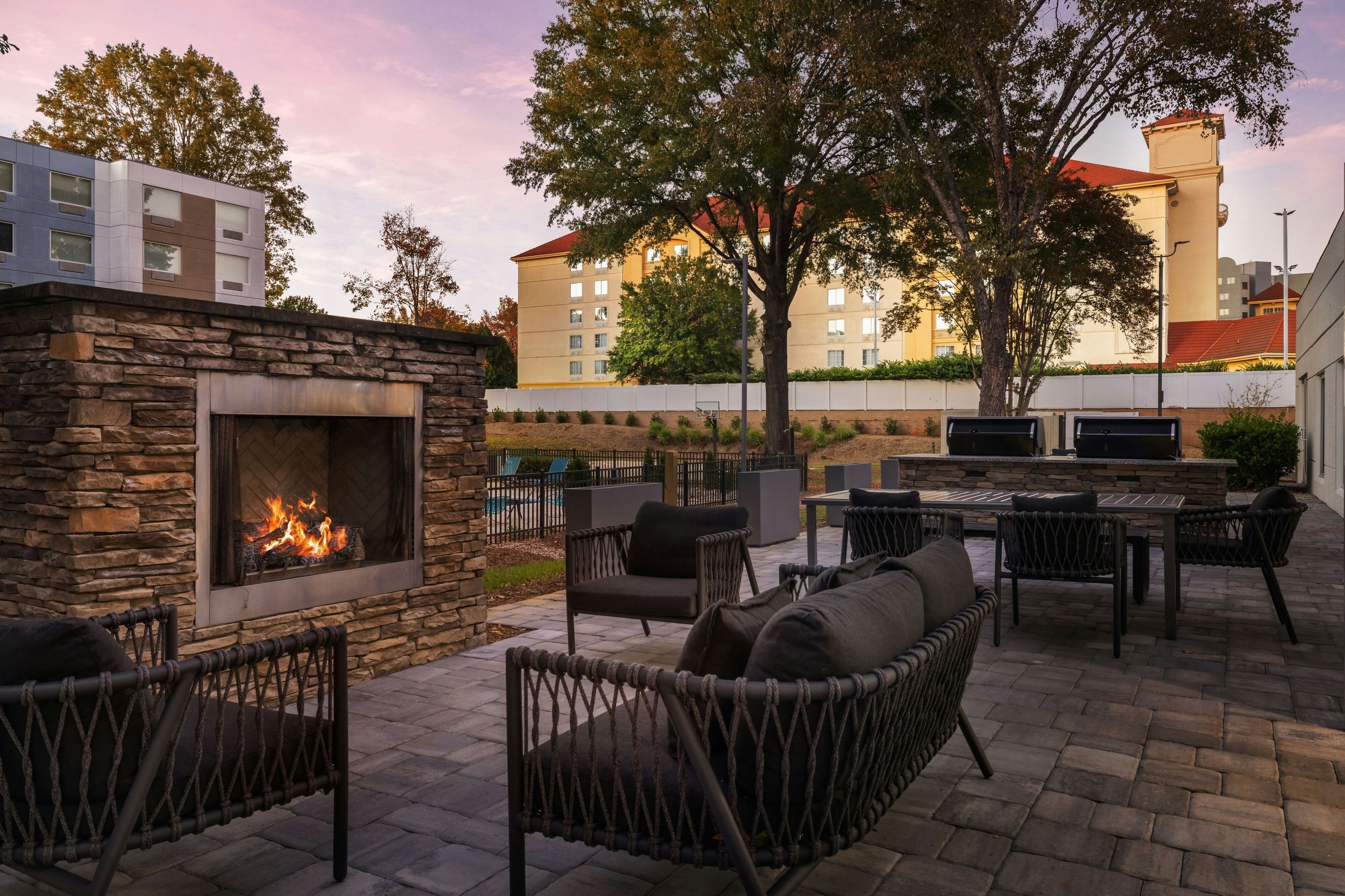 TownePlace Suites by Marriott Charlotte LoSo Airport - שרלוט - פטיו