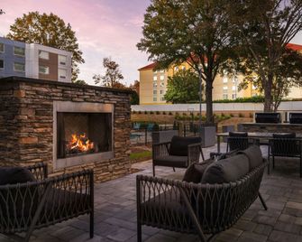 TownePlace Suites by Marriott Charlotte LoSo Airport - שרלוט - פטיו