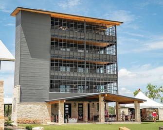 Resort at Fredericksburg Unit 1 - Fredericksburg - Edificio