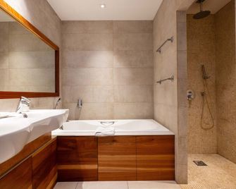 Hotel Le Boucan Canot - Saint-Paul - Bad