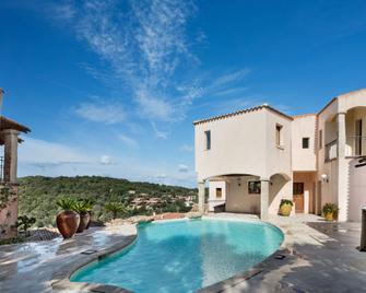 Hotel Arathena - San Pantaleo - Bazén
