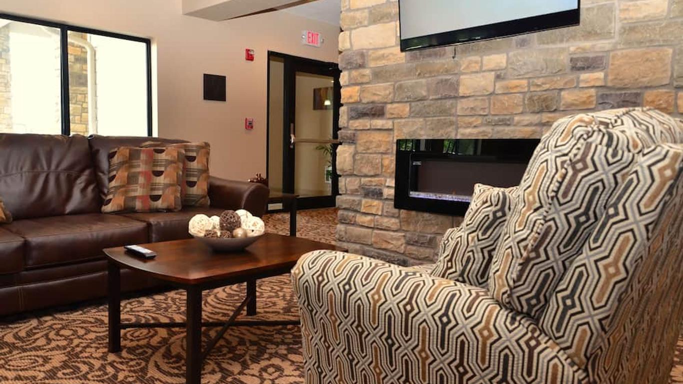 Boulders Inn & Suites Clarion