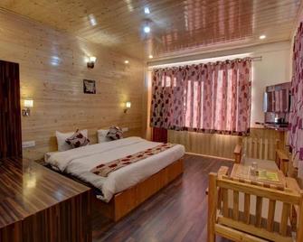 17 Milestone Riverside By Shivaneel Hospitality - Manali - Bedroom