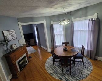 The Briton - Historic 1890 Victorian, First Floor - Albion - Comedor