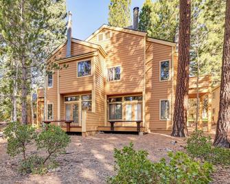 Corner-Unit Condo w/ Grill: Walk to Lake Tahoe! - Incline Village - Building